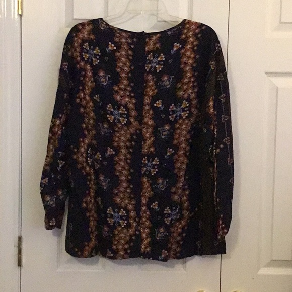 Entro size L design on Navy blue. Sleeve goes below elbow, cuff angle. - Picture 2 of 7